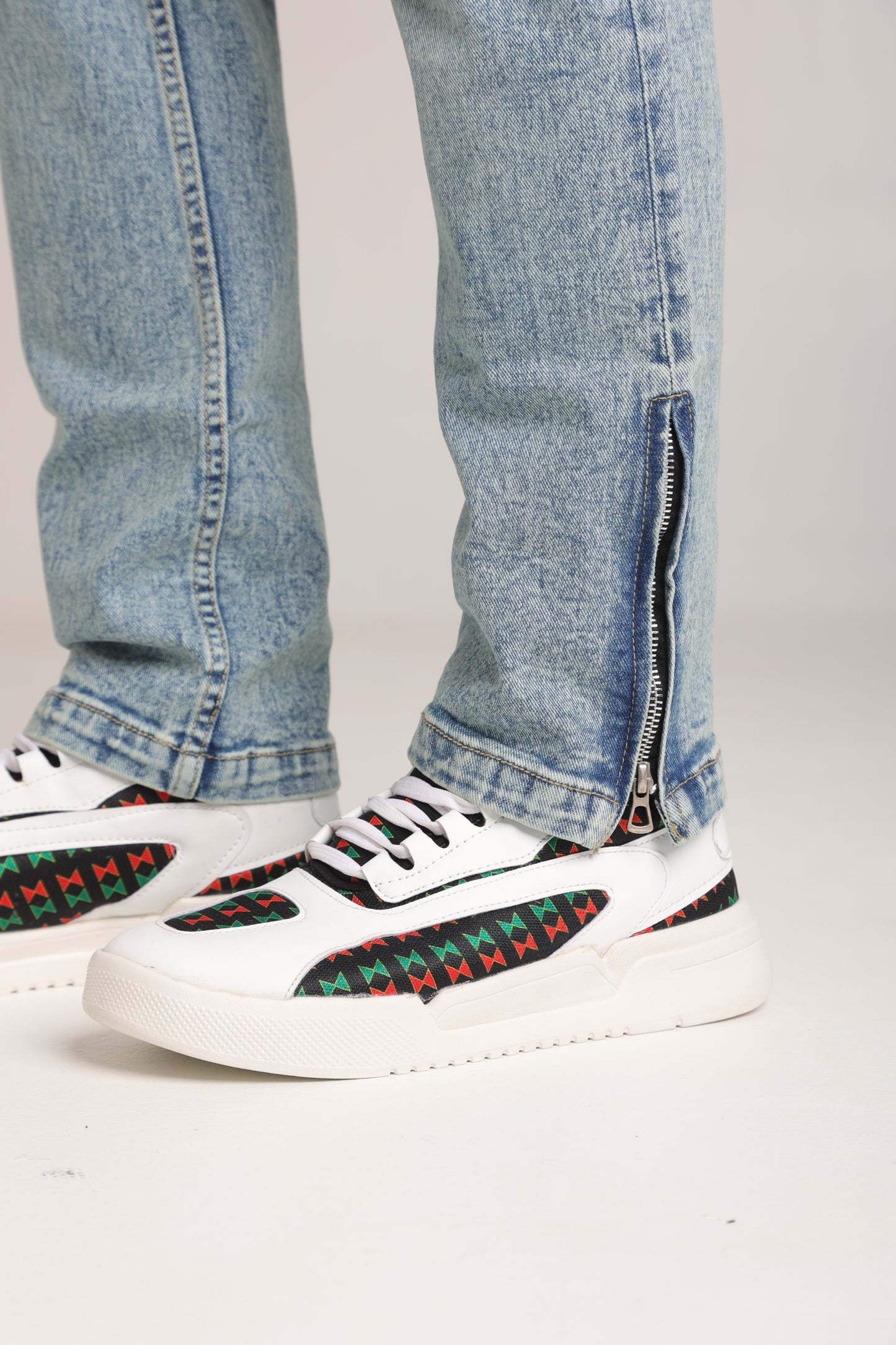 Men's Light Wash Straight Fit Zipper Jeans